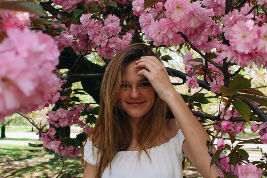 Alexandra Lowenthal