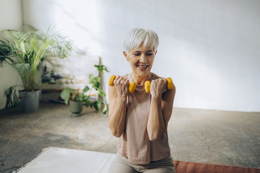 lady_carrying_small_weights