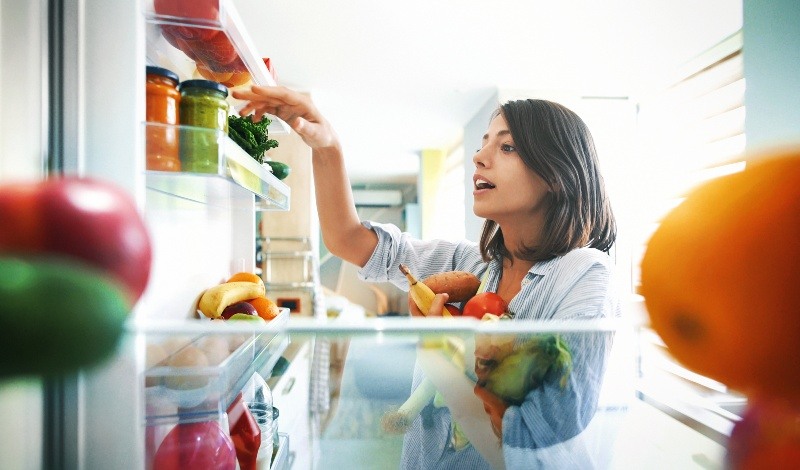 Healthy Shopping women and fridge