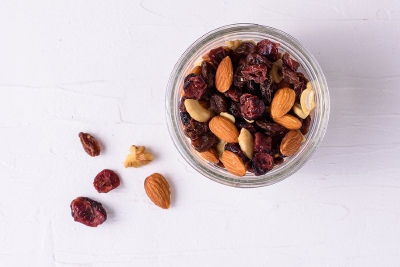 Mindful_Eating-Blog_ALMOND raisin