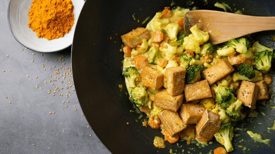 Satay tofu stir fry dish