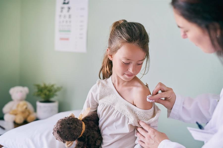 A kid getting vaccination